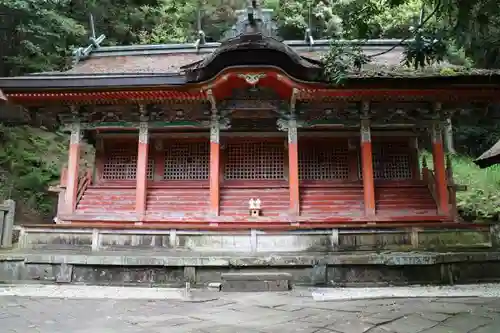 信達神社の本殿