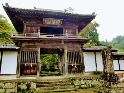 秩父札所三十二番　法性寺の山門・神門