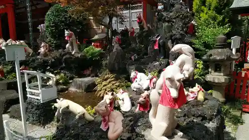 京濱伏見稲荷神社の狛犬