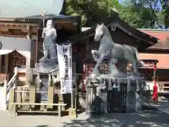 駒宮神社の像