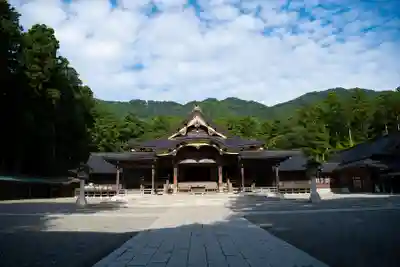 彌彦神社の本殿・本堂