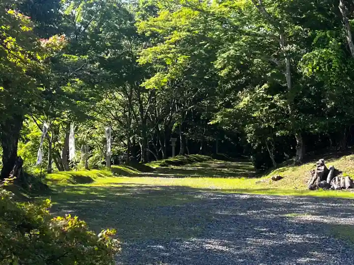 吉野神宮の{uncategorized: "未分類", other: "その他", undefined: "問題あり", building: "その他建物", grave: "お墓", sacred_gate: "鳥居", guardian: "狛犬", statue: "像", buddha: "仏像", history: "歴史", nature: "自然", garden: "庭園", animal: "動物", pagoda: "塔", temizu: "手水舎", mountain_gate: "山門・神門", sanctuary: "本殿・本堂", subordinate: "末社・摂社", art: "芸術", scenery: "景色", jizo: "地蔵", ema: "絵馬", goshuin: "御朱印", omikuji: "おみくじ", items: "授与品その他", amulet: "お守り", goshuincho: "御朱印帳", eats: "食事", festival: "お祭り", votive_dance: "神楽", shichigosan: "七五三参", wedding: "結婚式", experience: "体験その他", initially: "初詣", around: "周辺", anti_infection: "感染症対策"}