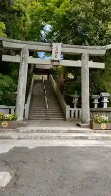 川勾神社の{uncategorized: "未分類", other: "その他", undefined: "問題あり", building: "その他建物", grave: "お墓", sacred_gate: "鳥居", guardian: "狛犬", statue: "像", buddha: "仏像", history: "歴史", nature: "自然", garden: "庭園", animal: "動物", pagoda: "塔", temizu: "手水舎", mountain_gate: "山門・神門", sanctuary: "本殿・本堂", subordinate: "末社・摂社", art: "芸術", scenery: "景色", jizo: "地蔵", ema: "絵馬", goshuin: "御朱印", omikuji: "おみくじ", items: "授与品その他", amulet: "お守り", goshuincho: "御朱印帳", eats: "食事", festival: "お祭り", votive_dance: "神楽", shichigosan: "七五三参", wedding: "結婚式", experience: "体験その他", initially: "初詣", around: "周辺", anti_infection: "感染症対策"}