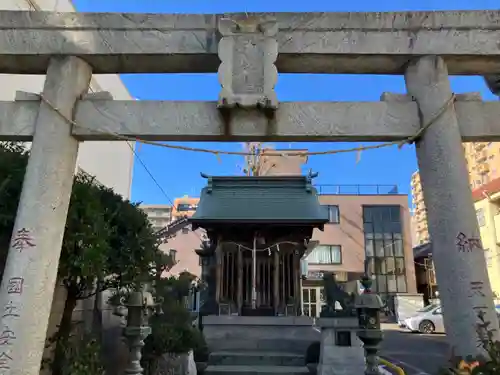 出世稲荷神社の鳥居