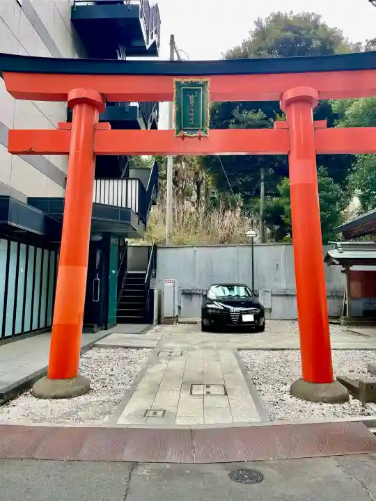 境稲荷神社の{uncategorized: "未分類", other: "その他", undefined: "問題あり", building: "その他建物", grave: "お墓", sacred_gate: "鳥居", guardian: "狛犬", statue: "像", buddha: "仏像", history: "歴史", nature: "自然", garden: "庭園", animal: "動物", pagoda: "塔", temizu: "手水舎", mountain_gate: "山門・神門", sanctuary: "本殿・本堂", subordinate: "末社・摂社", art: "芸術", scenery: "景色", jizo: "地蔵", ema: "絵馬", goshuin: "御朱印", omikuji: "おみくじ", items: "授与品その他", amulet: "お守り", goshuincho: "御朱印帳", eats: "食事", festival: "お祭り", votive_dance: "神楽", shichigosan: "七五三参", wedding: "結婚式", experience: "体験その他", initially: "初詣", around: "周辺", anti_infection: "感染症対策"}