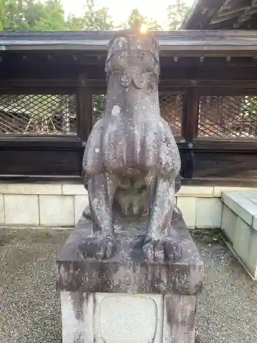 上杉神社の{uncategorized: "未分類", other: "その他", undefined: "問題あり", building: "その他建物", grave: "お墓", sacred_gate: "鳥居", guardian: "狛犬", statue: "像", buddha: "仏像", history: "歴史", nature: "自然", garden: "庭園", animal: "動物", pagoda: "塔", temizu: "手水舎", mountain_gate: "山門・神門", sanctuary: "本殿・本堂", subordinate: "末社・摂社", art: "芸術", scenery: "景色", jizo: "地蔵", ema: "絵馬", goshuin: "御朱印", omikuji: "おみくじ", items: "授与品その他", amulet: "お守り", goshuincho: "御朱印帳", eats: "食事", festival: "お祭り", votive_dance: "神楽", shichigosan: "七五三参", wedding: "結婚式", experience: "体験その他", initially: "初詣", around: "周辺", anti_infection: "感染症対策"}