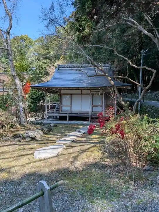 出雲大神宮の{uncategorized: "未分類", other: "その他", undefined: "問題あり", building: "その他建物", grave: "お墓", sacred_gate: "鳥居", guardian: "狛犬", statue: "像", buddha: "仏像", history: "歴史", nature: "自然", garden: "庭園", animal: "動物", pagoda: "塔", temizu: "手水舎", mountain_gate: "山門・神門", sanctuary: "本殿・本堂", subordinate: "末社・摂社", art: "芸術", scenery: "景色", jizo: "地蔵", ema: "絵馬", goshuin: "御朱印", omikuji: "おみくじ", items: "授与品その他", amulet: "お守り", goshuincho: "御朱印帳", eats: "食事", festival: "お祭り", votive_dance: "神楽", shichigosan: "七五三参", wedding: "結婚式", experience: "体験その他", initially: "初詣", around: "周辺", anti_infection: "感染症対策"}
