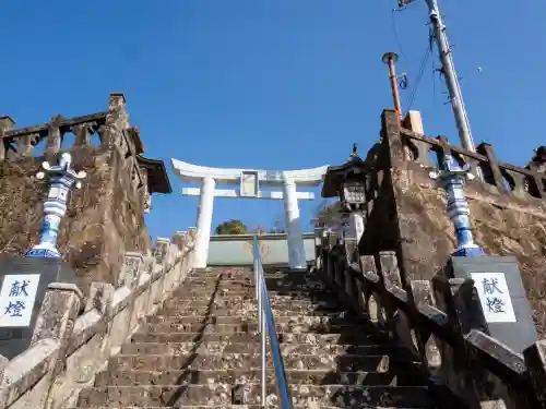 陶山神社の{uncategorized: "未分類", other: "その他", undefined: "問題あり", building: "その他建物", grave: "お墓", sacred_gate: "鳥居", guardian: "狛犬", statue: "像", buddha: "仏像", history: "歴史", nature: "自然", garden: "庭園", animal: "動物", pagoda: "塔", temizu: "手水舎", mountain_gate: "山門・神門", sanctuary: "本殿・本堂", subordinate: "末社・摂社", art: "芸術", scenery: "景色", jizo: "地蔵", ema: "絵馬", goshuin: "御朱印", omikuji: "おみくじ", items: "授与品その他", amulet: "お守り", goshuincho: "御朱印帳", eats: "食事", festival: "お祭り", votive_dance: "神楽", shichigosan: "七五三参", wedding: "結婚式", experience: "体験その他", initially: "初詣", around: "周辺", anti_infection: "感染症対策"}