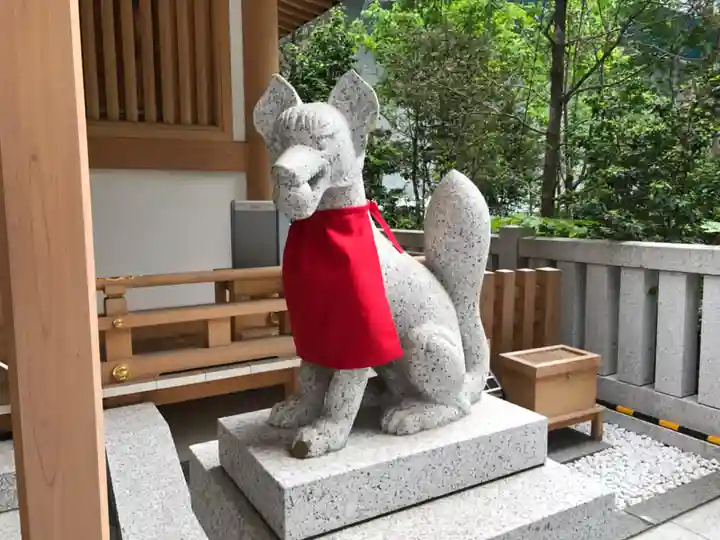 福徳神社(芽吹稲荷)の狛犬