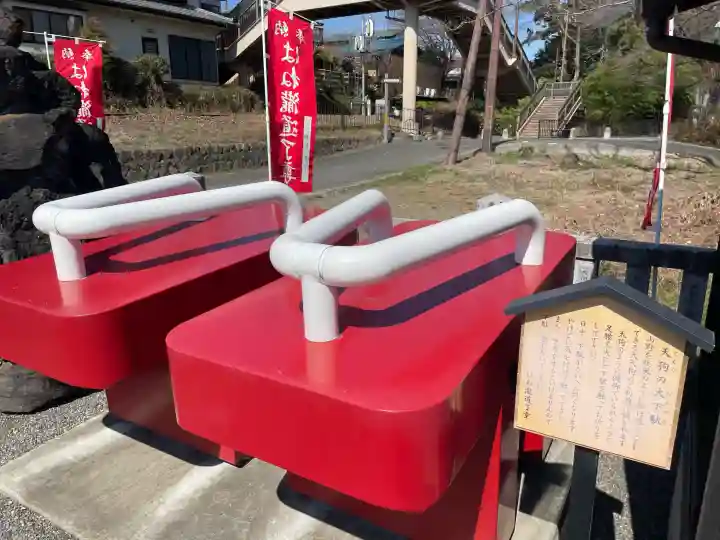 はね瀧道了尊の{uncategorized: "未分類", other: "その他", undefined: "問題あり", building: "その他建物", grave: "お墓", sacred_gate: "鳥居", guardian: "狛犬", statue: "像", buddha: "仏像", history: "歴史", nature: "自然", garden: "庭園", animal: "動物", pagoda: "塔", temizu: "手水舎", mountain_gate: "山門・神門", sanctuary: "本殿・本堂", subordinate: "末社・摂社", art: "芸術", scenery: "景色", jizo: "地蔵", ema: "絵馬", goshuin: "御朱印", omikuji: "おみくじ", items: "授与品その他", amulet: "お守り", goshuincho: "御朱印帳", eats: "食事", festival: "お祭り", votive_dance: "神楽", shichigosan: "七五三参", wedding: "結婚式", experience: "体験その他", initially: "初詣", around: "周辺", anti_infection: "感染症対策"}