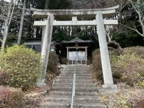 秋葉神社の{uncategorized: "未分類", other: "その他", undefined: "問題あり", building: "その他建物", grave: "お墓", sacred_gate: "鳥居", guardian: "狛犬", statue: "像", buddha: "仏像", history: "歴史", nature: "自然", garden: "庭園", animal: "動物", pagoda: "塔", temizu: "手水舎", mountain_gate: "山門・神門", sanctuary: "本殿・本堂", subordinate: "末社・摂社", art: "芸術", scenery: "景色", jizo: "地蔵", ema: "絵馬", goshuin: "御朱印", omikuji: "おみくじ", items: "授与品その他", amulet: "お守り", goshuincho: "御朱印帳", eats: "食事", festival: "お祭り", votive_dance: "神楽", shichigosan: "七五三参", wedding: "結婚式", experience: "体験その他", initially: "初詣", around: "周辺", anti_infection: "感染症対策"}