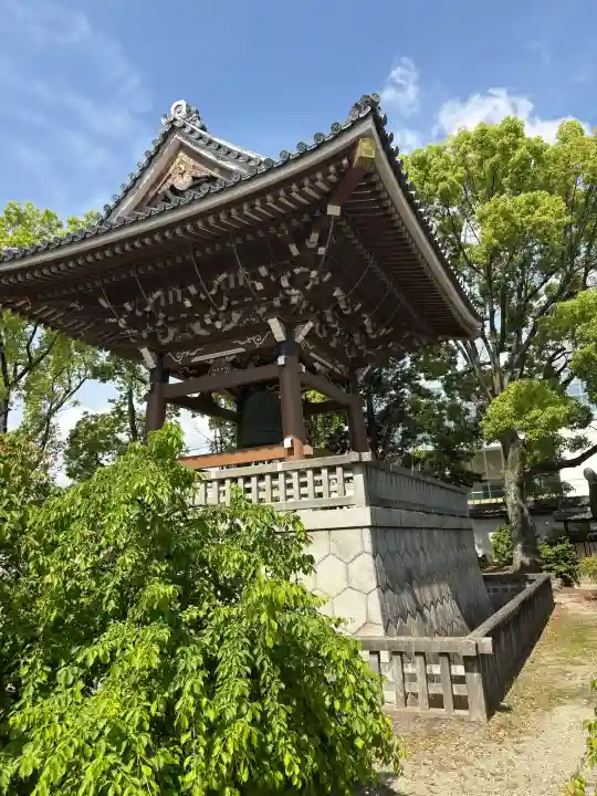 真宗大谷派名古屋別院の{uncategorized: "未分類", other: "その他", undefined: "問題あり", building: "その他建物", grave: "お墓", sacred_gate: "鳥居", guardian: "狛犬", statue: "像", buddha: "仏像", history: "歴史", nature: "自然", garden: "庭園", animal: "動物", pagoda: "塔", temizu: "手水舎", mountain_gate: "山門・神門", sanctuary: "本殿・本堂", subordinate: "末社・摂社", art: "芸術", scenery: "景色", jizo: "地蔵", ema: "絵馬", goshuin: "御朱印", omikuji: "おみくじ", items: "授与品その他", amulet: "お守り", goshuincho: "御朱印帳", eats: "食事", festival: "お祭り", votive_dance: "神楽", shichigosan: "七五三参", wedding: "結婚式", experience: "体験その他", initially: "初詣", around: "周辺", anti_infection: "感染症対策"}