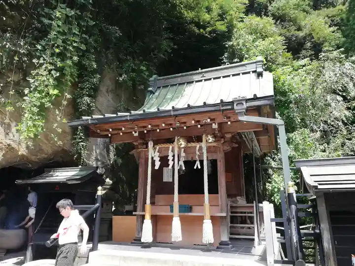 銭洗弁財天宇賀福神社の本殿・本堂