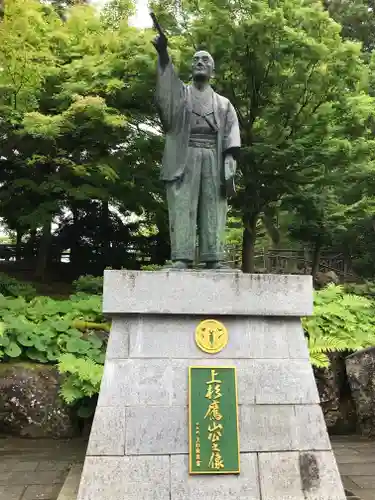 上杉神社の像