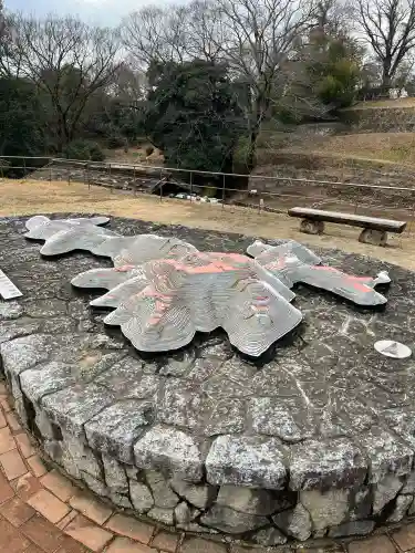 新田神社の{uncategorized: "未分類", other: "その他", undefined: "問題あり", building: "その他建物", grave: "お墓", sacred_gate: "鳥居", guardian: "狛犬", statue: "像", buddha: "仏像", history: "歴史", nature: "自然", garden: "庭園", animal: "動物", pagoda: "塔", temizu: "手水舎", mountain_gate: "山門・神門", sanctuary: "本殿・本堂", subordinate: "末社・摂社", art: "芸術", scenery: "景色", jizo: "地蔵", ema: "絵馬", goshuin: "御朱印", omikuji: "おみくじ", items: "授与品その他", amulet: "お守り", goshuincho: "御朱印帳", eats: "食事", festival: "お祭り", votive_dance: "神楽", shichigosan: "七五三参", wedding: "結婚式", experience: "体験その他", initially: "初詣", around: "周辺", anti_infection: "感染症対策"}