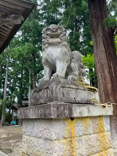 魚沼神社の狛犬