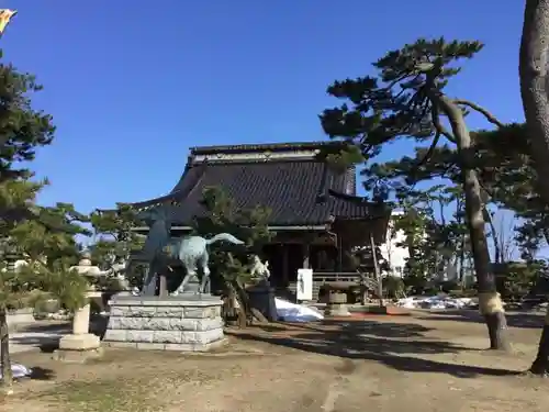  放生津八幡宮の本殿・本堂