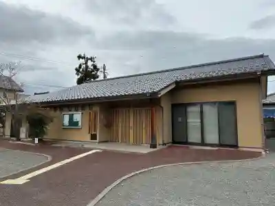 氷鉋斗賣神社の{uncategorized: "未分類", other: "その他", undefined: "問題あり", building: "その他建物", grave: "お墓", sacred_gate: "鳥居", guardian: "狛犬", statue: "像", buddha: "仏像", history: "歴史", nature: "自然", garden: "庭園", animal: "動物", pagoda: "塔", temizu: "手水舎", mountain_gate: "山門・神門", sanctuary: "本殿・本堂", subordinate: "末社・摂社", art: "芸術", scenery: "景色", jizo: "地蔵", ema: "絵馬", goshuin: "御朱印", omikuji: "おみくじ", items: "授与品その他", amulet: "お守り", goshuincho: "御朱印帳", eats: "食事", festival: "お祭り", votive_dance: "神楽", shichigosan: "七五三参", wedding: "結婚式", experience: "体験その他", initially: "初詣", around: "周辺", anti_infection: "感染症対策"}