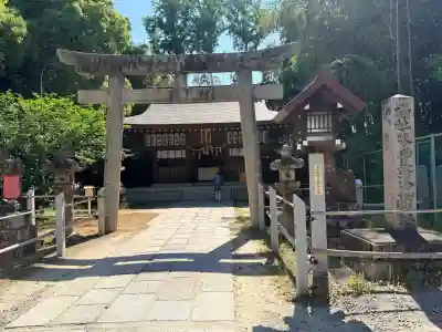 大鳥美波比神社（大鳥大社境内摂社）の{uncategorized: "未分類", other: "その他", undefined: "問題あり", building: "その他建物", grave: "お墓", sacred_gate: "鳥居", guardian: "狛犬", statue: "像", buddha: "仏像", history: "歴史", nature: "自然", garden: "庭園", animal: "動物", pagoda: "塔", temizu: "手水舎", mountain_gate: "山門・神門", sanctuary: "本殿・本堂", subordinate: "末社・摂社", art: "芸術", scenery: "景色", jizo: "地蔵", ema: "絵馬", goshuin: "御朱印", omikuji: "おみくじ", items: "授与品その他", amulet: "お守り", goshuincho: "御朱印帳", eats: "食事", festival: "お祭り", votive_dance: "神楽", shichigosan: "七五三参", wedding: "結婚式", experience: "体験その他", initially: "初詣", around: "周辺", anti_infection: "感染症対策"}