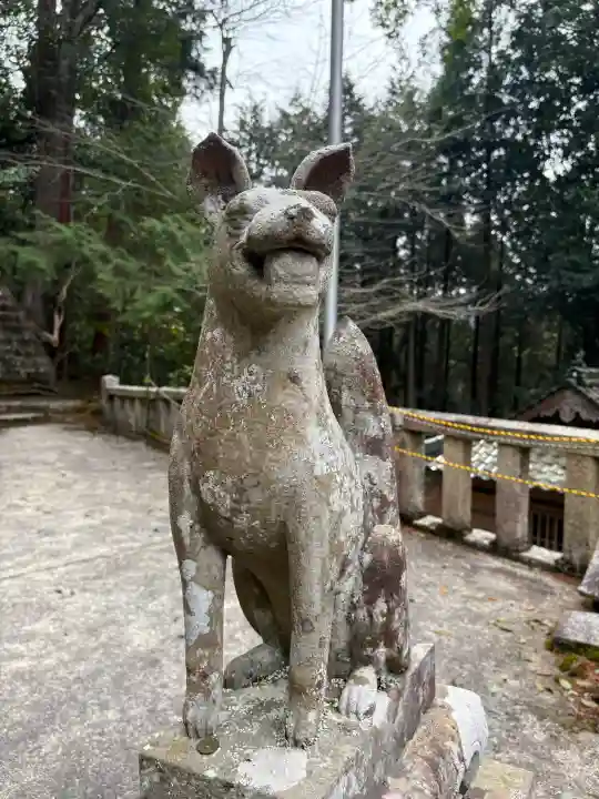 高岡神社の{uncategorized: "未分類", other: "その他", undefined: "問題あり", building: "その他建物", grave: "お墓", sacred_gate: "鳥居", guardian: "狛犬", statue: "像", buddha: "仏像", history: "歴史", nature: "自然", garden: "庭園", animal: "動物", pagoda: "塔", temizu: "手水舎", mountain_gate: "山門・神門", sanctuary: "本殿・本堂", subordinate: "末社・摂社", art: "芸術", scenery: "景色", jizo: "地蔵", ema: "絵馬", goshuin: "御朱印", omikuji: "おみくじ", items: "授与品その他", amulet: "お守り", goshuincho: "御朱印帳", eats: "食事", festival: "お祭り", votive_dance: "神楽", shichigosan: "七五三参", wedding: "結婚式", experience: "体験その他", initially: "初詣", around: "周辺", anti_infection: "感染症対策"}