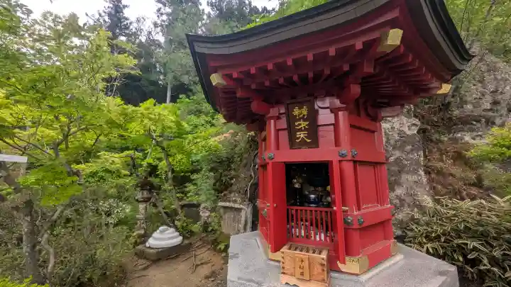 大谷寺の{uncategorized: "未分類", other: "その他", undefined: "問題あり", building: "その他建物", grave: "お墓", sacred_gate: "鳥居", guardian: "狛犬", statue: "像", buddha: "仏像", history: "歴史", nature: "自然", garden: "庭園", animal: "動物", pagoda: "塔", temizu: "手水舎", mountain_gate: "山門・神門", sanctuary: "本殿・本堂", subordinate: "末社・摂社", art: "芸術", scenery: "景色", jizo: "地蔵", ema: "絵馬", goshuin: "御朱印", omikuji: "おみくじ", items: "授与品その他", amulet: "お守り", goshuincho: "御朱印帳", eats: "食事", festival: "お祭り", votive_dance: "神楽", shichigosan: "七五三参", wedding: "結婚式", experience: "体験その他", initially: "初詣", around: "周辺", anti_infection: "感染症対策"}