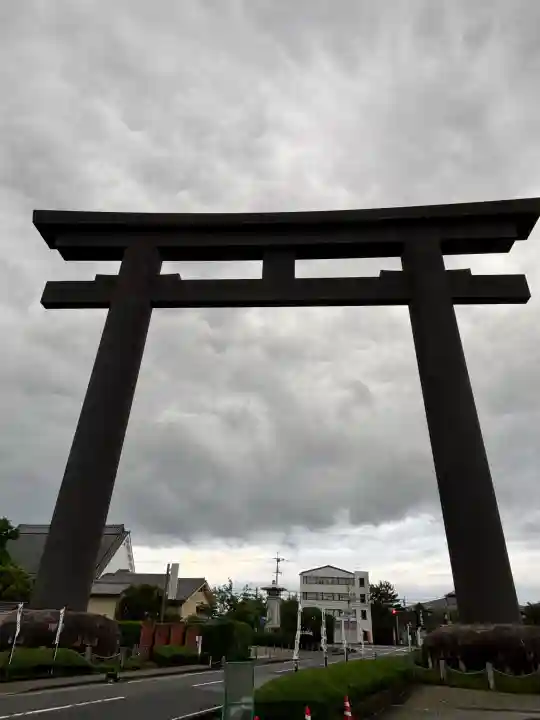 大神神社の{uncategorized: "未分類", other: "その他", undefined: "問題あり", building: "その他建物", grave: "お墓", sacred_gate: "鳥居", guardian: "狛犬", statue: "像", buddha: "仏像", history: "歴史", nature: "自然", garden: "庭園", animal: "動物", pagoda: "塔", temizu: "手水舎", mountain_gate: "山門・神門", sanctuary: "本殿・本堂", subordinate: "末社・摂社", art: "芸術", scenery: "景色", jizo: "地蔵", ema: "絵馬", goshuin: "御朱印", omikuji: "おみくじ", items: "授与品その他", amulet: "お守り", goshuincho: "御朱印帳", eats: "食事", festival: "お祭り", votive_dance: "神楽", shichigosan: "七五三参", wedding: "結婚式", experience: "体験その他", initially: "初詣", around: "周辺", anti_infection: "感染症対策"}