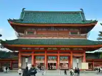 平安神宮の{uncategorized: "未分類", other: "その他", undefined: "問題あり", building: "その他建物", grave: "お墓", sacred_gate: "鳥居", guardian: "狛犬", statue: "像", buddha: "仏像", history: "歴史", nature: "自然", garden: "庭園", animal: "動物", pagoda: "塔", temizu: "手水舎", mountain_gate: "山門・神門", sanctuary: "本殿・本堂", subordinate: "末社・摂社", art: "芸術", scenery: "景色", jizo: "地蔵", ema: "絵馬", goshuin: "御朱印", omikuji: "おみくじ", items: "授与品その他", amulet: "お守り", goshuincho: "御朱印帳", eats: "食事", festival: "お祭り", votive_dance: "神楽", shichigosan: "七五三参", wedding: "結婚式", experience: "体験その他", initially: "初詣", around: "周辺", anti_infection: "感染症対策"}