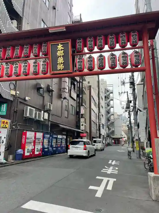 本郷薬師堂の{uncategorized: "未分類", other: "その他", undefined: "問題あり", building: "その他建物", grave: "お墓", sacred_gate: "鳥居", guardian: "狛犬", statue: "像", buddha: "仏像", history: "歴史", nature: "自然", garden: "庭園", animal: "動物", pagoda: "塔", temizu: "手水舎", mountain_gate: "山門・神門", sanctuary: "本殿・本堂", subordinate: "末社・摂社", art: "芸術", scenery: "景色", jizo: "地蔵", ema: "絵馬", goshuin: "御朱印", omikuji: "おみくじ", items: "授与品その他", amulet: "お守り", goshuincho: "御朱印帳", eats: "食事", festival: "お祭り", votive_dance: "神楽", shichigosan: "七五三参", wedding: "結婚式", experience: "体験その他", initially: "初詣", around: "周辺", anti_infection: "感染症対策"}