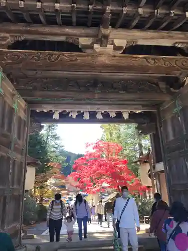 高野山金剛峯寺の山門