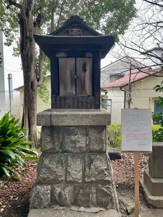 駒込富士神社の{uncategorized: "未分類", other: "その他", undefined: "問題あり", building: "その他建物", grave: "お墓", sacred_gate: "鳥居", guardian: "狛犬", statue: "像", buddha: "仏像", history: "歴史", nature: "自然", garden: "庭園", animal: "動物", pagoda: "塔", temizu: "手水舎", mountain_gate: "山門・神門", sanctuary: "本殿・本堂", subordinate: "末社・摂社", art: "芸術", scenery: "景色", jizo: "地蔵", ema: "絵馬", goshuin: "御朱印", omikuji: "おみくじ", items: "授与品その他", amulet: "お守り", goshuincho: "御朱印帳", eats: "食事", festival: "お祭り", votive_dance: "神楽", shichigosan: "七五三参", wedding: "結婚式", experience: "体験その他", initially: "初詣", around: "周辺", anti_infection: "感染症対策"}