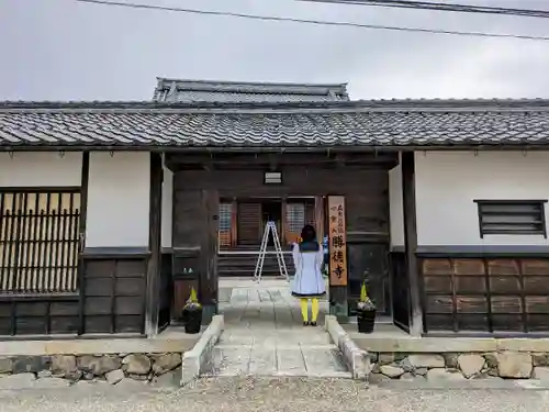 勝徳寺の山門