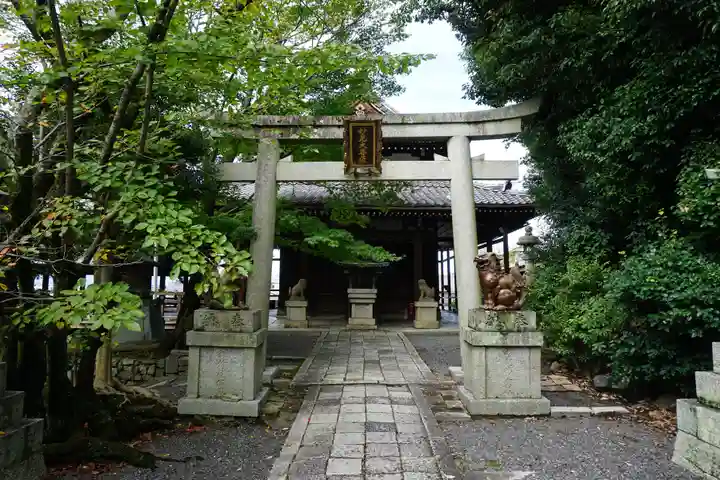 智積院妙見堂の鳥居