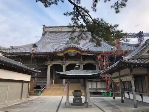 誕生寺の本殿・本堂
