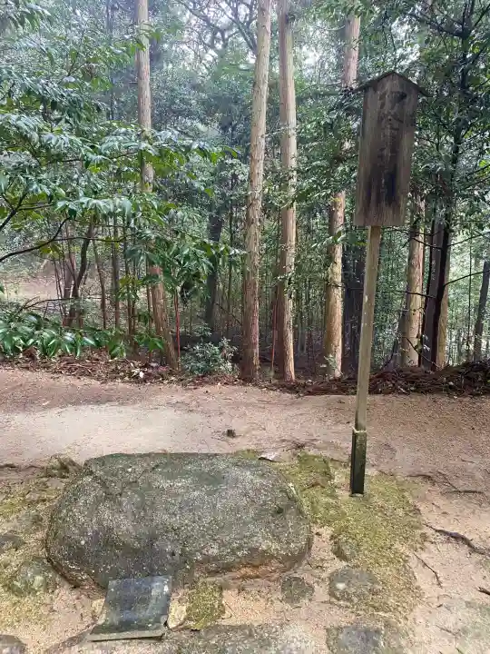 安仁神社の{uncategorized: "未分類", other: "その他", undefined: "問題あり", building: "その他建物", grave: "お墓", sacred_gate: "鳥居", guardian: "狛犬", statue: "像", buddha: "仏像", history: "歴史", nature: "自然", garden: "庭園", animal: "動物", pagoda: "塔", temizu: "手水舎", mountain_gate: "山門・神門", sanctuary: "本殿・本堂", subordinate: "末社・摂社", art: "芸術", scenery: "景色", jizo: "地蔵", ema: "絵馬", goshuin: "御朱印", omikuji: "おみくじ", items: "授与品その他", amulet: "お守り", goshuincho: "御朱印帳", eats: "食事", festival: "お祭り", votive_dance: "神楽", shichigosan: "七五三参", wedding: "結婚式", experience: "体験その他", initially: "初詣", around: "周辺", anti_infection: "感染症対策"}