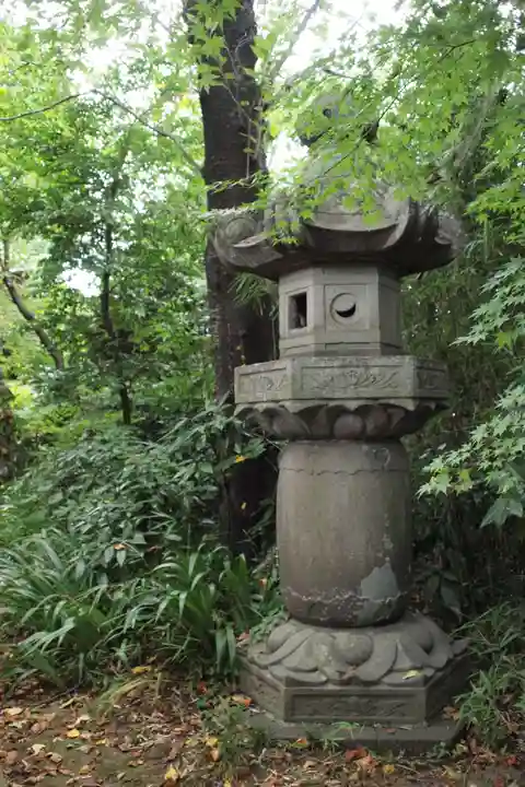 頼政神社の塔