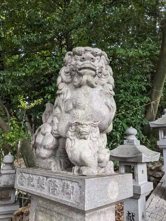 白山神社(二子町)の狛犬