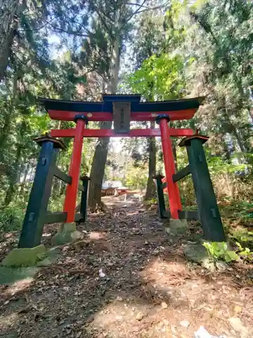 月夜野神社の{uncategorized: "未分類", other: "その他", undefined: "問題あり", building: "その他建物", grave: "お墓", sacred_gate: "鳥居", guardian: "狛犬", statue: "像", buddha: "仏像", history: "歴史", nature: "自然", garden: "庭園", animal: "動物", pagoda: "塔", temizu: "手水舎", mountain_gate: "山門・神門", sanctuary: "本殿・本堂", subordinate: "末社・摂社", art: "芸術", scenery: "景色", jizo: "地蔵", ema: "絵馬", goshuin: "御朱印", omikuji: "おみくじ", items: "授与品その他", amulet: "お守り", goshuincho: "御朱印帳", eats: "食事", festival: "お祭り", votive_dance: "神楽", shichigosan: "七五三参", wedding: "結婚式", experience: "体験その他", initially: "初詣", around: "周辺", anti_infection: "感染症対策"}