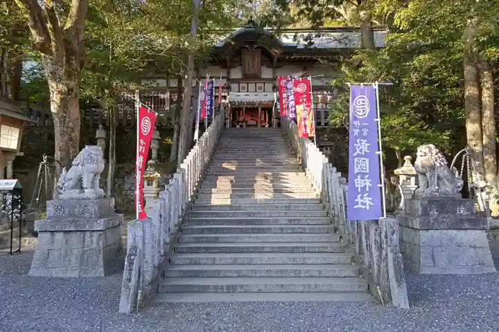 敢國神社の本殿・本堂