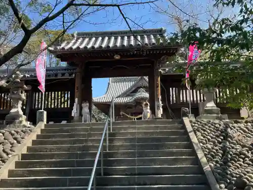 福島八幡宮の{uncategorized: "未分類", other: "その他", undefined: "問題あり", building: "その他建物", grave: "お墓", sacred_gate: "鳥居", guardian: "狛犬", statue: "像", buddha: "仏像", history: "歴史", nature: "自然", garden: "庭園", animal: "動物", pagoda: "塔", temizu: "手水舎", mountain_gate: "山門・神門", sanctuary: "本殿・本堂", subordinate: "末社・摂社", art: "芸術", scenery: "景色", jizo: "地蔵", ema: "絵馬", goshuin: "御朱印", omikuji: "おみくじ", items: "授与品その他", amulet: "お守り", goshuincho: "御朱印帳", eats: "食事", festival: "お祭り", votive_dance: "神楽", shichigosan: "七五三参", wedding: "結婚式", experience: "体験その他", initially: "初詣", around: "周辺", anti_infection: "感染症対策"}