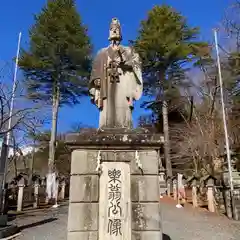 南湖神社の像