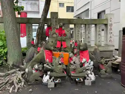 笠間稲荷神社 東京別社の{uncategorized: "未分類", other: "その他", undefined: "問題あり", building: "その他建物", grave: "お墓", sacred_gate: "鳥居", guardian: "狛犬", statue: "像", buddha: "仏像", history: "歴史", nature: "自然", garden: "庭園", animal: "動物", pagoda: "塔", temizu: "手水舎", mountain_gate: "山門・神門", sanctuary: "本殿・本堂", subordinate: "末社・摂社", art: "芸術", scenery: "景色", jizo: "地蔵", ema: "絵馬", goshuin: "御朱印", omikuji: "おみくじ", items: "授与品その他", amulet: "お守り", goshuincho: "御朱印帳", eats: "食事", festival: "お祭り", votive_dance: "神楽", shichigosan: "七五三参", wedding: "結婚式", experience: "体験その他", initially: "初詣", around: "周辺", anti_infection: "感染症対策"}