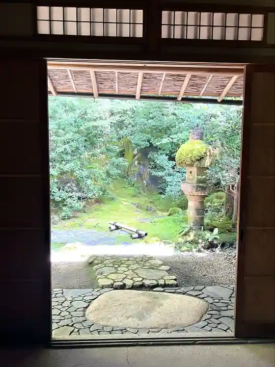 光明寺瑠璃光院の庭園