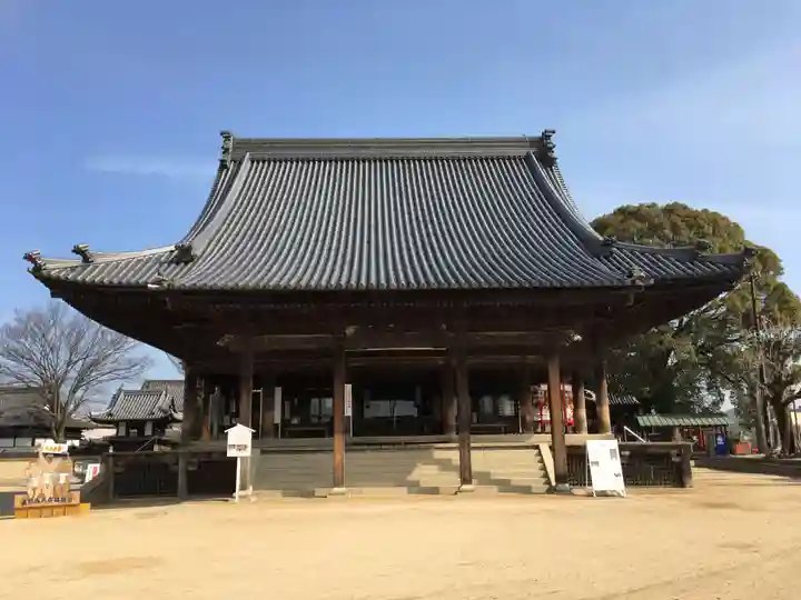 西大寺の本殿・本堂