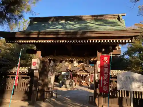 雄郡神社の山門・神門