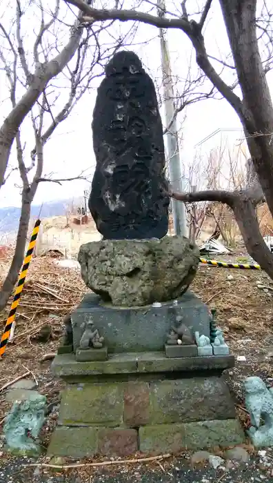 泊稲荷神社の建物その他