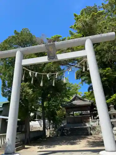 御坂神社の{uncategorized: "未分類", other: "その他", undefined: "問題あり", building: "その他建物", grave: "お墓", sacred_gate: "鳥居", guardian: "狛犬", statue: "像", buddha: "仏像", history: "歴史", nature: "自然", garden: "庭園", animal: "動物", pagoda: "塔", temizu: "手水舎", mountain_gate: "山門・神門", sanctuary: "本殿・本堂", subordinate: "末社・摂社", art: "芸術", scenery: "景色", jizo: "地蔵", ema: "絵馬", goshuin: "御朱印", omikuji: "おみくじ", items: "授与品その他", amulet: "お守り", goshuincho: "御朱印帳", eats: "食事", festival: "お祭り", votive_dance: "神楽", shichigosan: "七五三参", wedding: "結婚式", experience: "体験その他", initially: "初詣", around: "周辺", anti_infection: "感染症対策"}