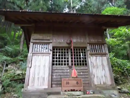 軍刀利神社の本殿