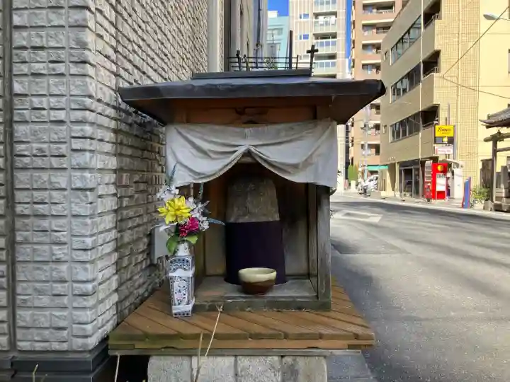 道祖神(小伝馬町)の{uncategorized: "未分類", other: "その他", undefined: "問題あり", building: "その他建物", grave: "お墓", sacred_gate: "鳥居", guardian: "狛犬", statue: "像", buddha: "仏像", history: "歴史", nature: "自然", garden: "庭園", animal: "動物", pagoda: "塔", temizu: "手水舎", mountain_gate: "山門・神門", sanctuary: "本殿・本堂", subordinate: "末社・摂社", art: "芸術", scenery: "景色", jizo: "地蔵", ema: "絵馬", goshuin: "御朱印", omikuji: "おみくじ", items: "授与品その他", amulet: "お守り", goshuincho: "御朱印帳", eats: "食事", festival: "お祭り", votive_dance: "神楽", shichigosan: "七五三参", wedding: "結婚式", experience: "体験その他", initially: "初詣", around: "周辺", anti_infection: "感染症対策"}