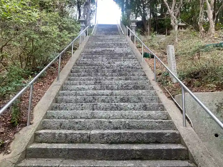 八幡神社の{uncategorized: "未分類", other: "その他", undefined: "問題あり", building: "その他建物", grave: "お墓", sacred_gate: "鳥居", guardian: "狛犬", statue: "像", buddha: "仏像", history: "歴史", nature: "自然", garden: "庭園", animal: "動物", pagoda: "塔", temizu: "手水舎", mountain_gate: "山門・神門", sanctuary: "本殿・本堂", subordinate: "末社・摂社", art: "芸術", scenery: "景色", jizo: "地蔵", ema: "絵馬", goshuin: "御朱印", omikuji: "おみくじ", items: "授与品その他", amulet: "お守り", goshuincho: "御朱印帳", eats: "食事", festival: "お祭り", votive_dance: "神楽", shichigosan: "七五三参", wedding: "結婚式", experience: "体験その他", initially: "初詣", around: "周辺", anti_infection: "感染症対策"}