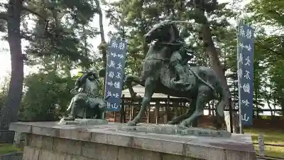 川中島古戦場八幡社の像